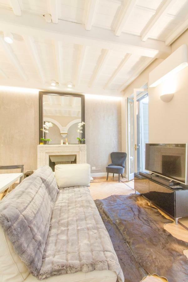 Elegante E Completamente Arredato Apt In Duomo ミラノ エクステリア 写真