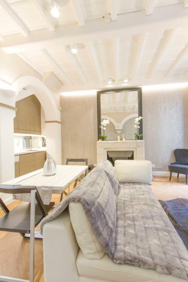 Elegante E Completamente Arredato Apt In Duomo ミラノ エクステリア 写真