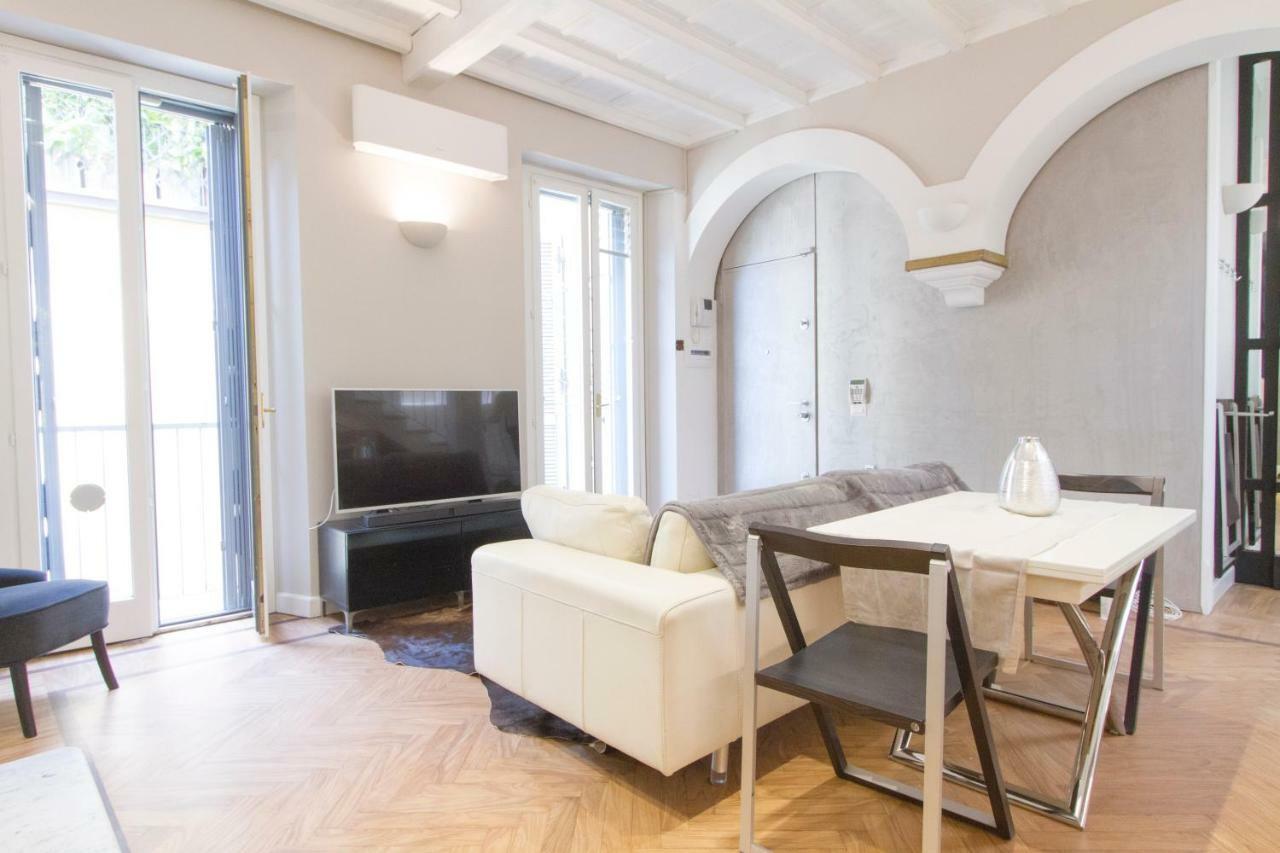 Elegante E Completamente Arredato Apt In Duomo ミラノ エクステリア 写真