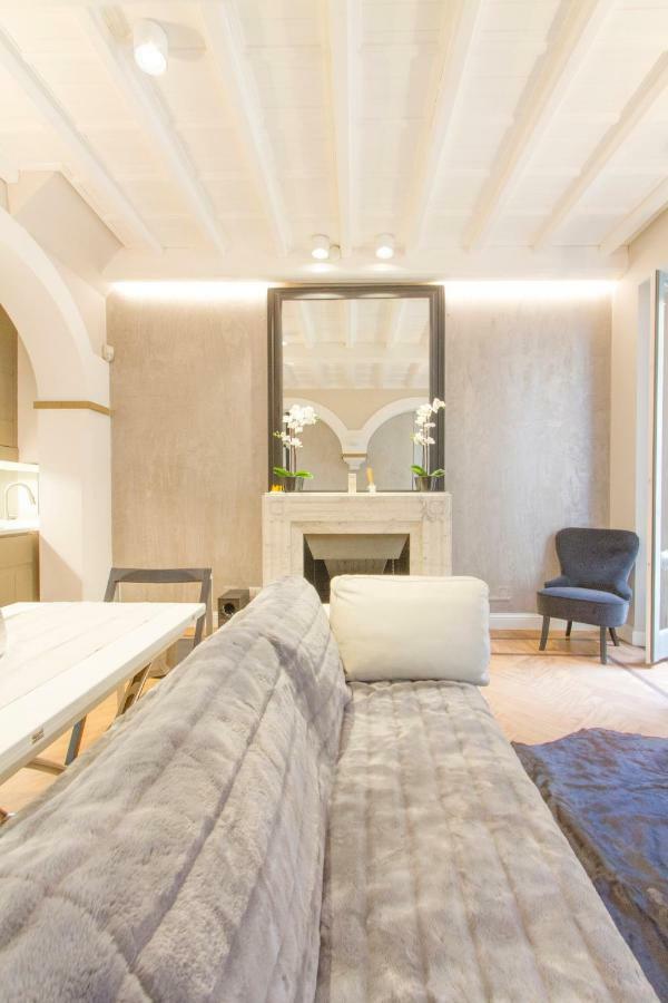 Elegante E Completamente Arredato Apt In Duomo ミラノ エクステリア 写真