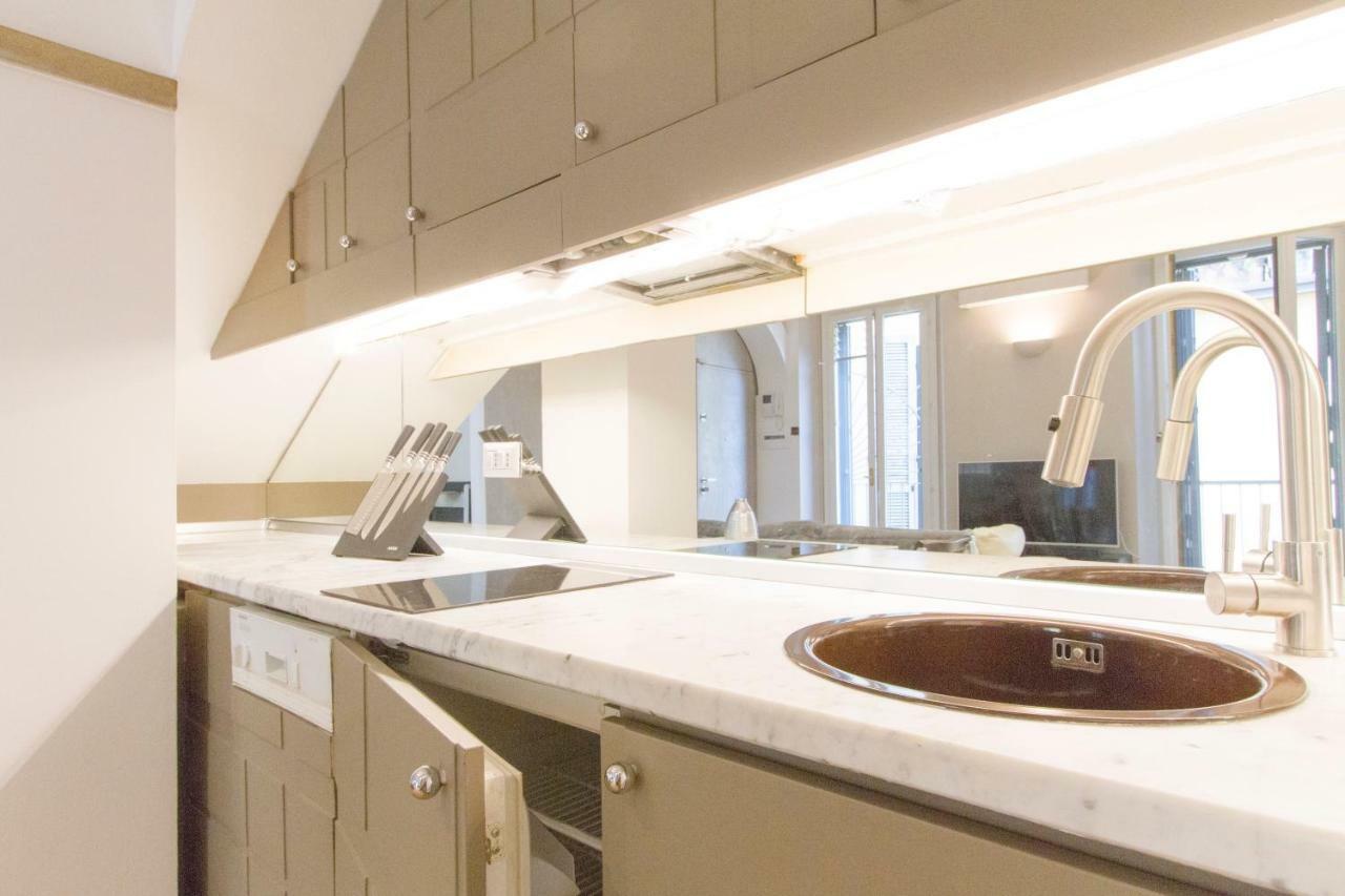 Elegante E Completamente Arredato Apt In Duomo ミラノ エクステリア 写真