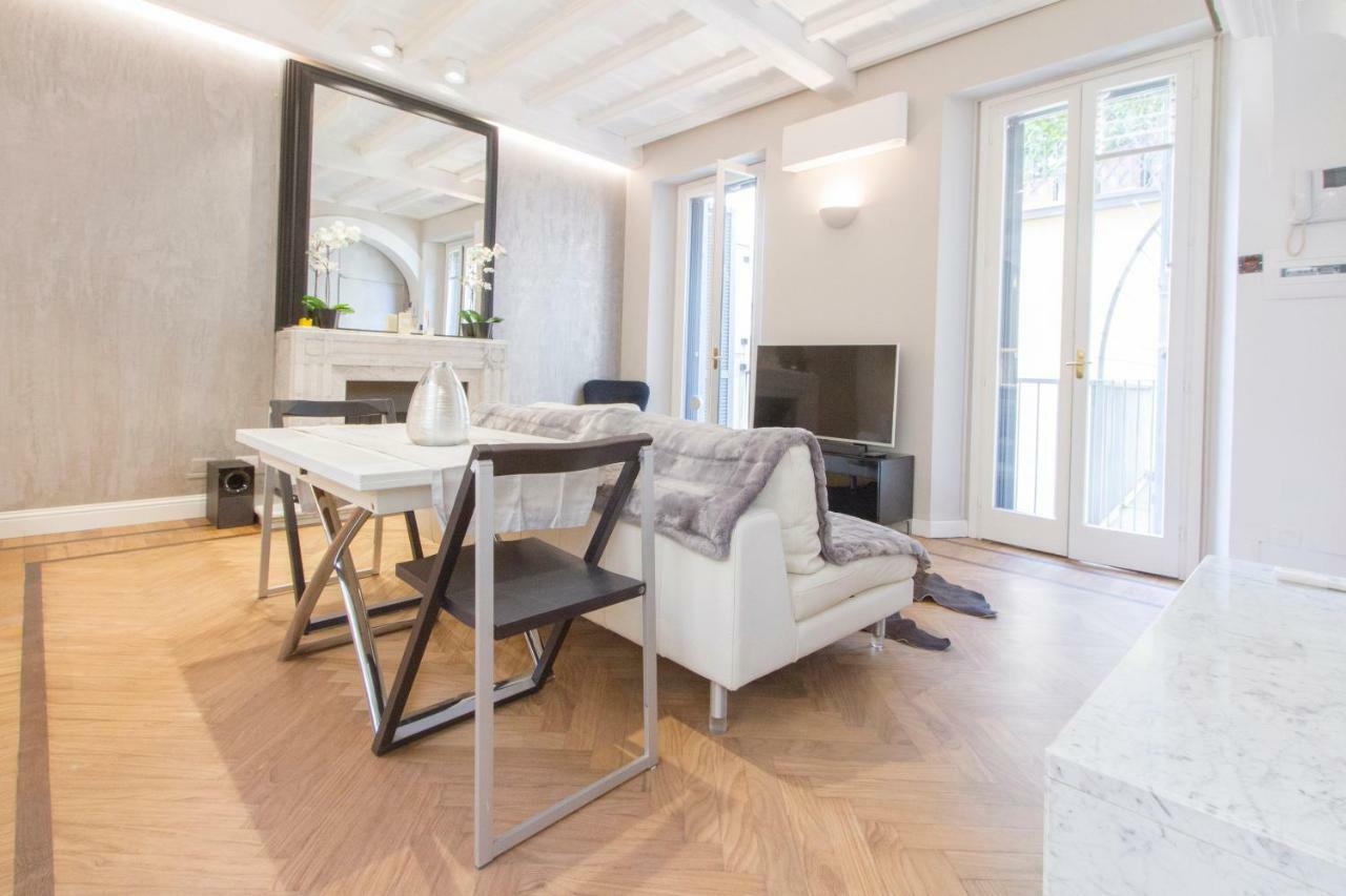 Elegante E Completamente Arredato Apt In Duomo ミラノ エクステリア 写真