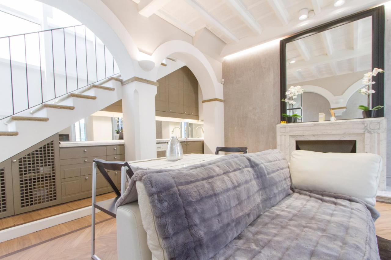 Elegante E Completamente Arredato Apt In Duomo ミラノ エクステリア 写真